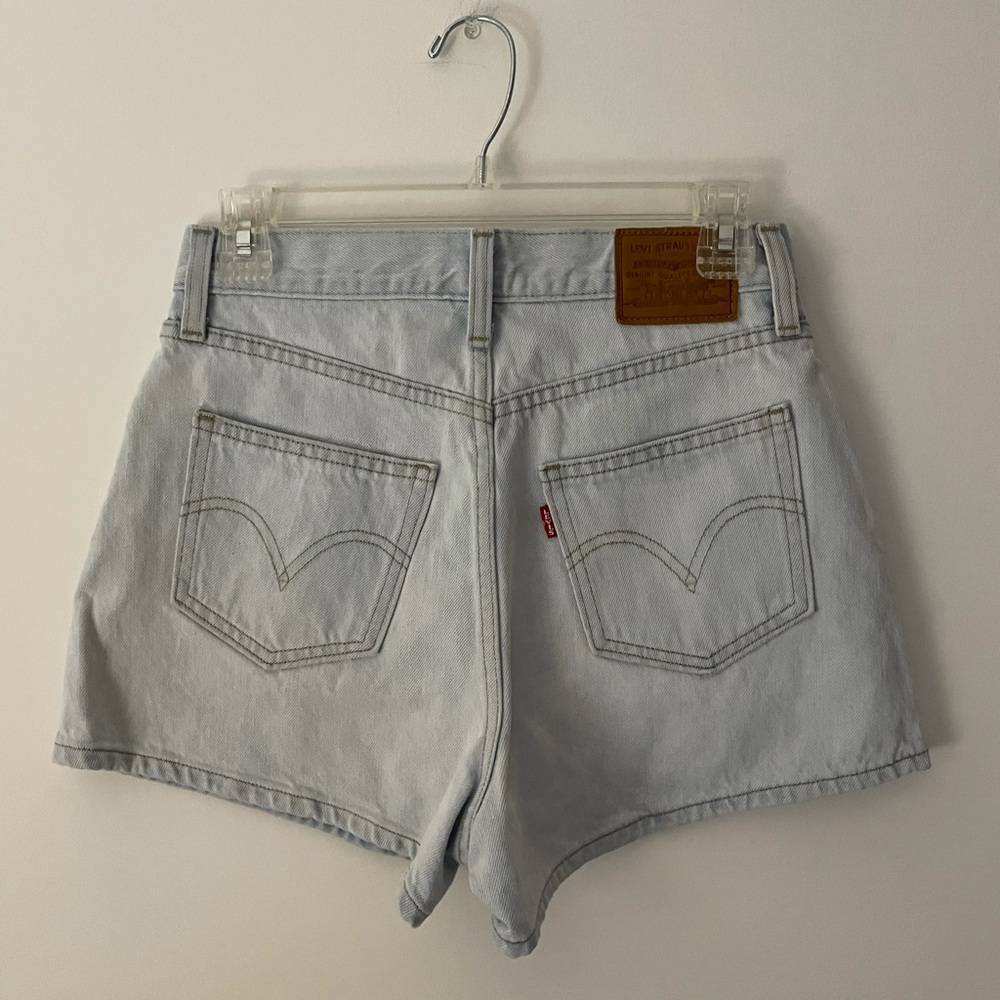 Levi’s PREMIUM Wide Leg Mid Length shorts in Light wash